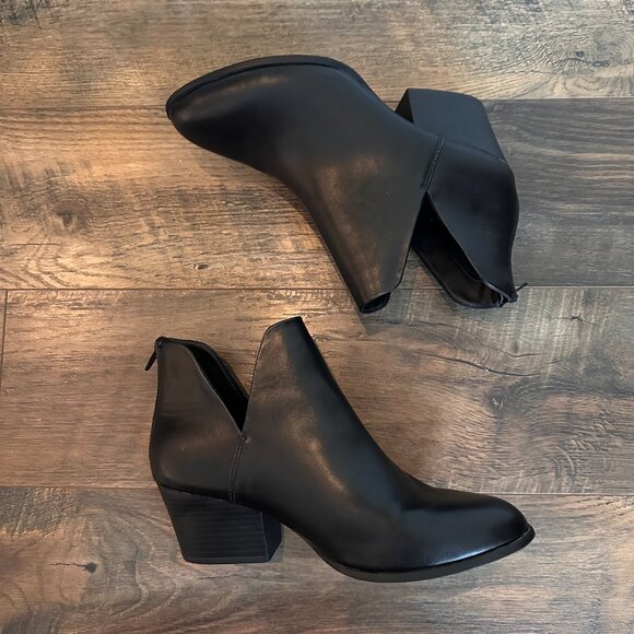 R2 Black Cut Out Heeled Ankle Boots NWOT - Picture 5 of 9